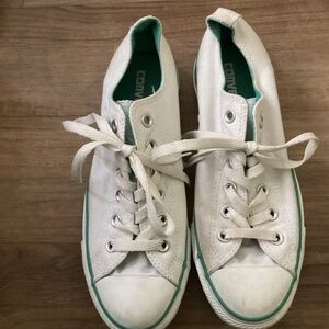 Converse All Stars Low Size 8 women’s Size 6 men’s White